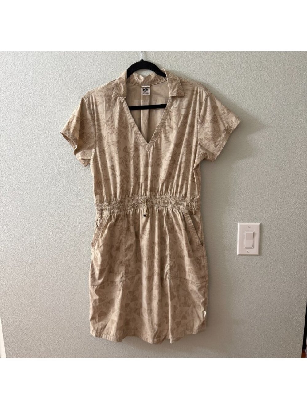 REI Co-Op Trailmade Dress Beige Geometric MEDIUM Outdoor Hiking Gorpcore